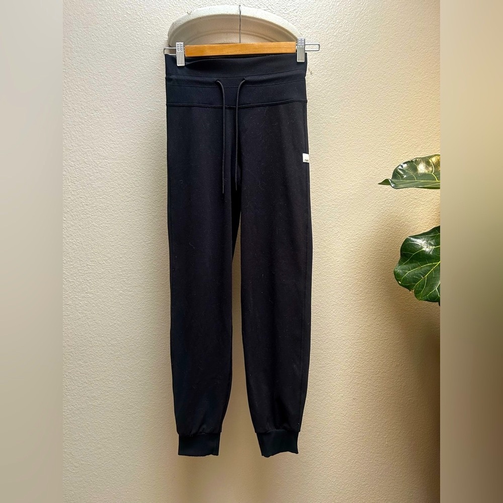 Vuori Daily Joggers